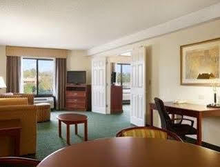 Wingate By Wyndham Hotel Chesapeake